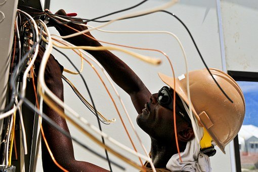 Un électricien pour des installations parfaitement connectés